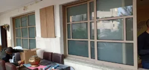 ויטרינה מפרופיל בלגי 7300 זכוכית חלבית