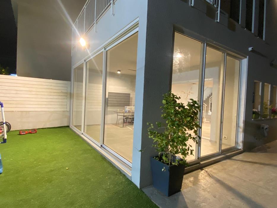 תריסים וחלונות