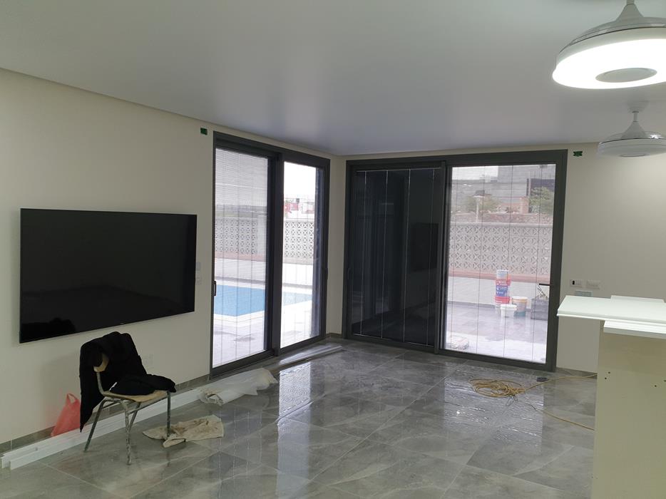 גלגלים לויטרינה