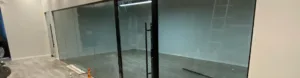 תמונת ושא מחיצות זכוכית