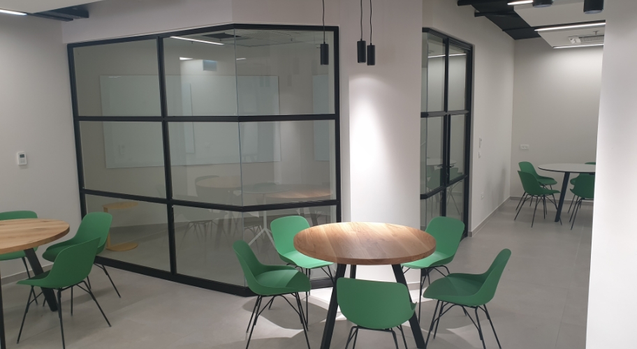 תריסים וחלונות