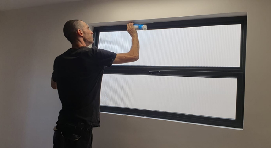 תריסים וחלונות